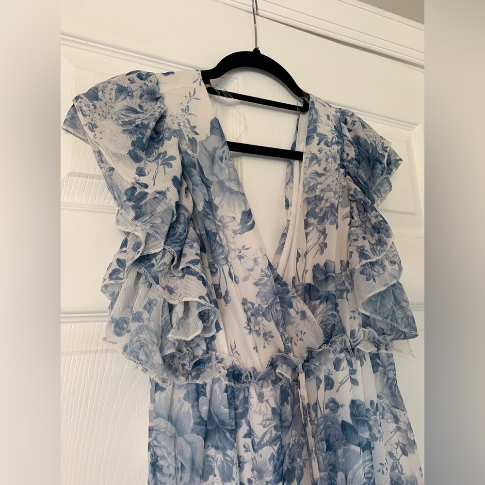 🤍🩵 NWT beautiful blue and white maxi dress 🩵🤍